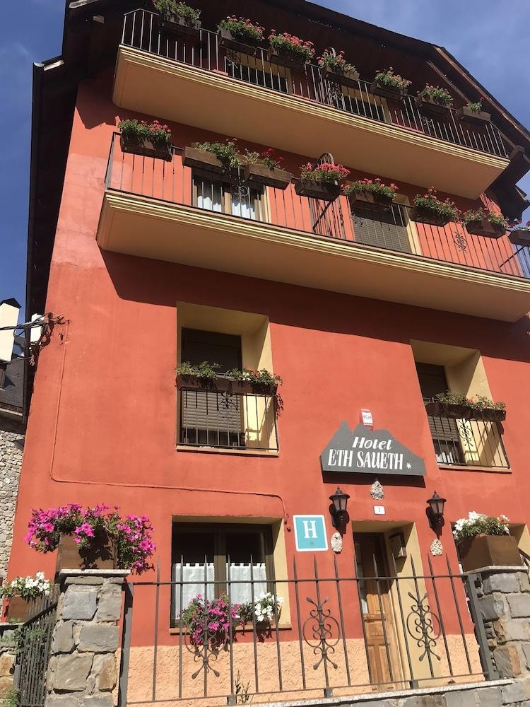Hotel Saueth Tredos Exterior photo